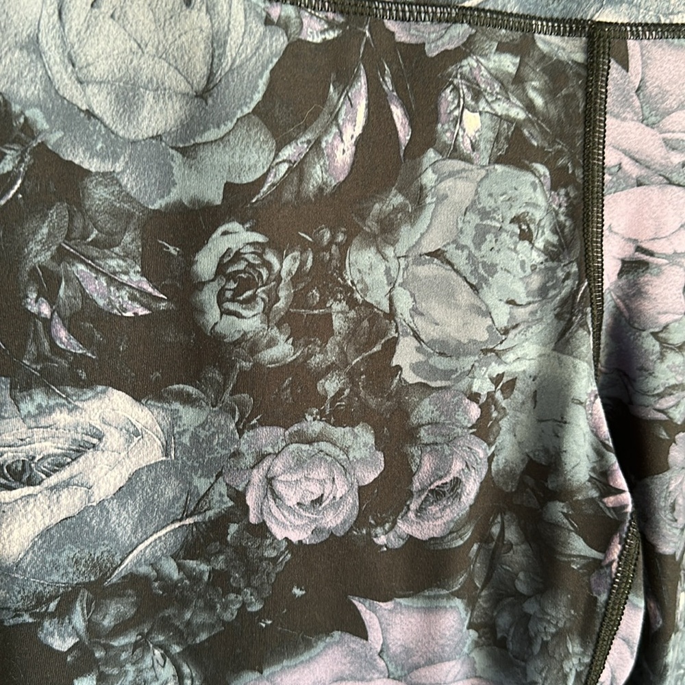Apana floral rose purple and blue athletic leggings size‎ medium - Picture 2 of 4